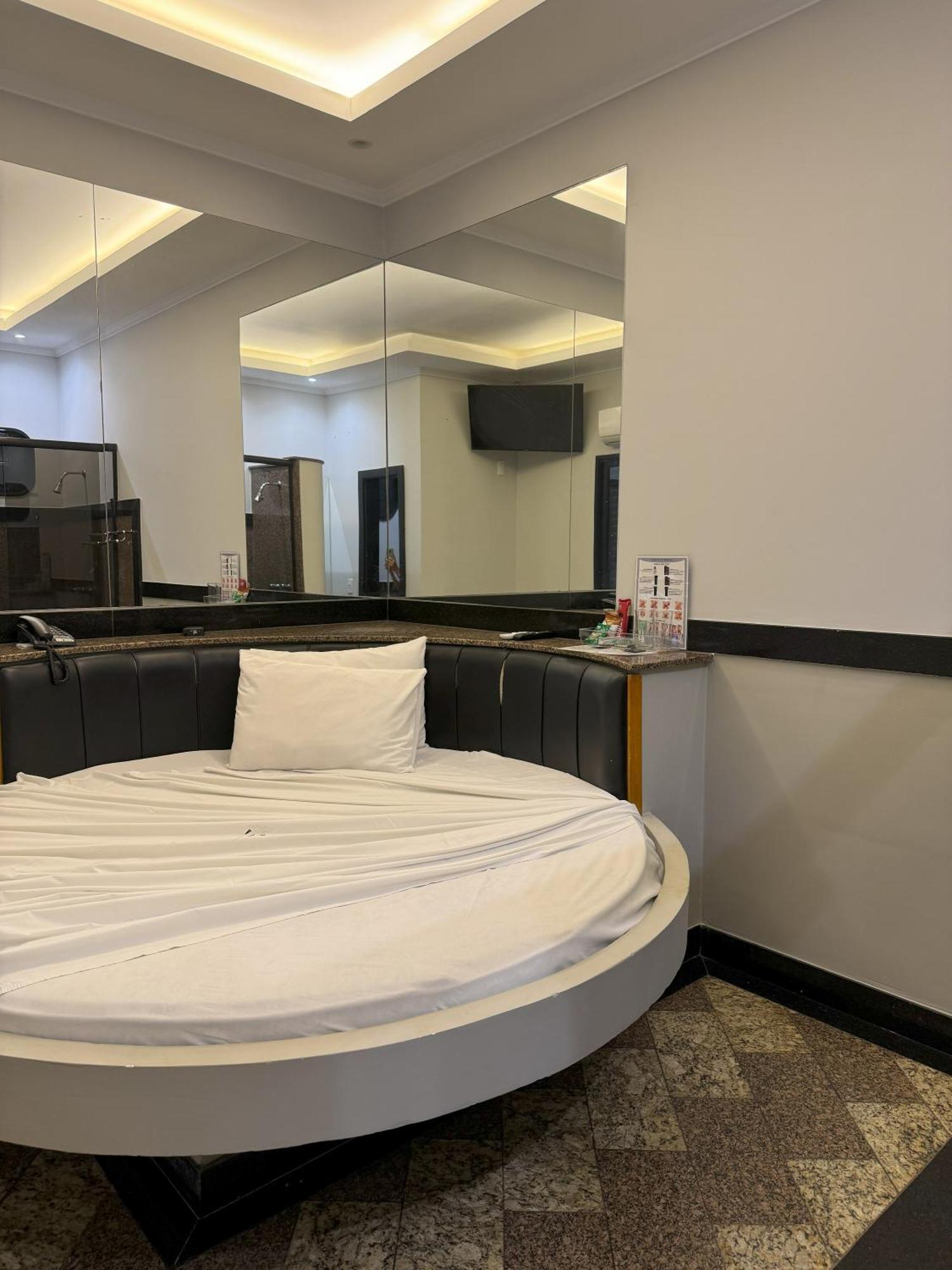 Village Motel ฮิเบเราเปรโต ภายนอก รูปภาพ