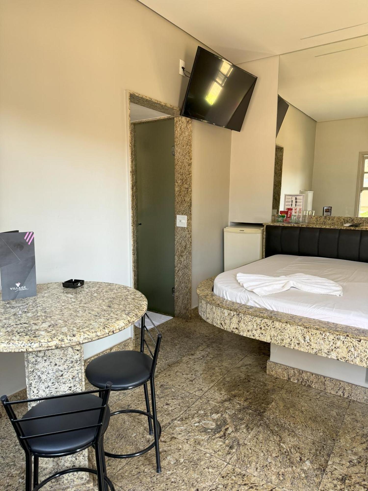 Village Motel ฮิเบเราเปรโต ภายนอก รูปภาพ